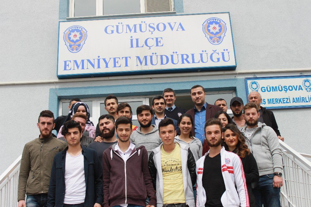 Düzce Üniversitesi Öğrencilerinden Emniyet Görevlilerine Ziyaret