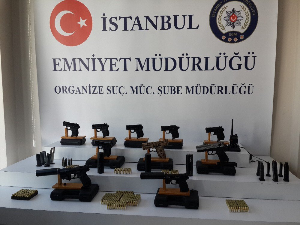 İstanbul’da Bir Müzisyenin Evinde Silahlar Ele Geçirildi