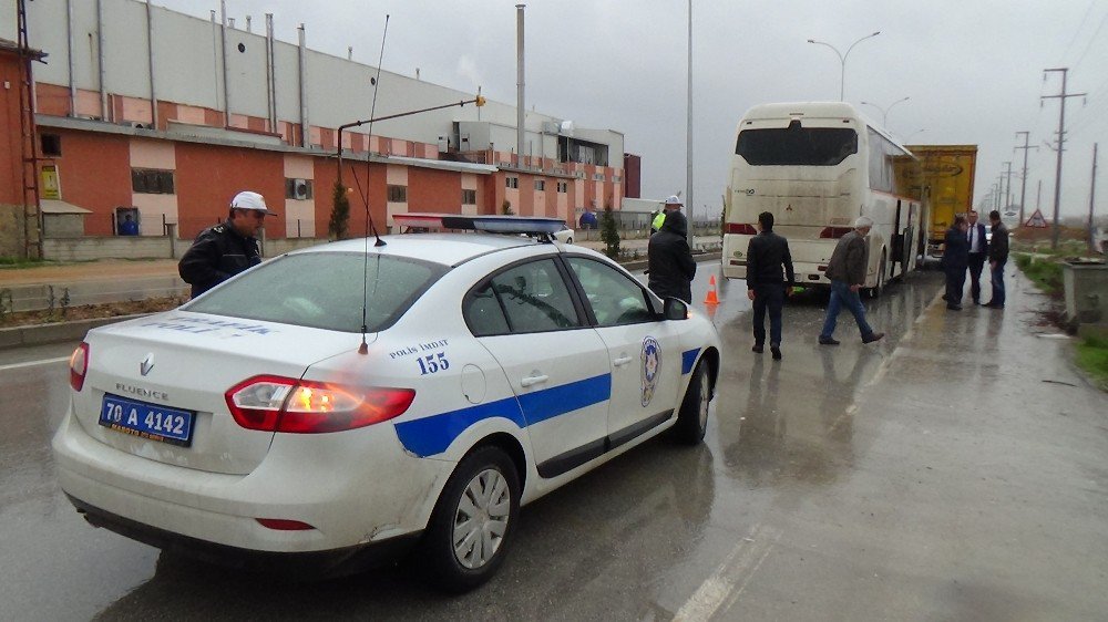 İşçi Taşıyan Otobüs Tır’a Arkadan Çarptı: 8 Yaralı