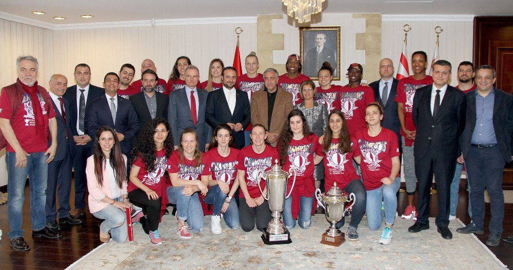 Eurocup Şampiyonu Yakın Doğu Üniversitesi, Cumhurbaşkanı Mustafa Akıncı Tarafından Kabul Edildi