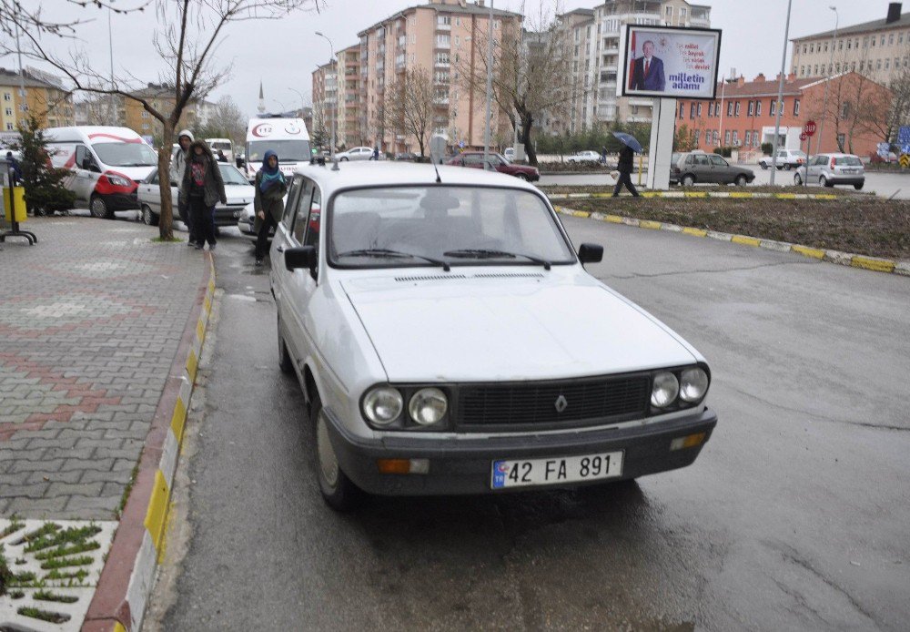 Otomobilin Çarptığı Motosiklet Sürücüsü Yaralandı