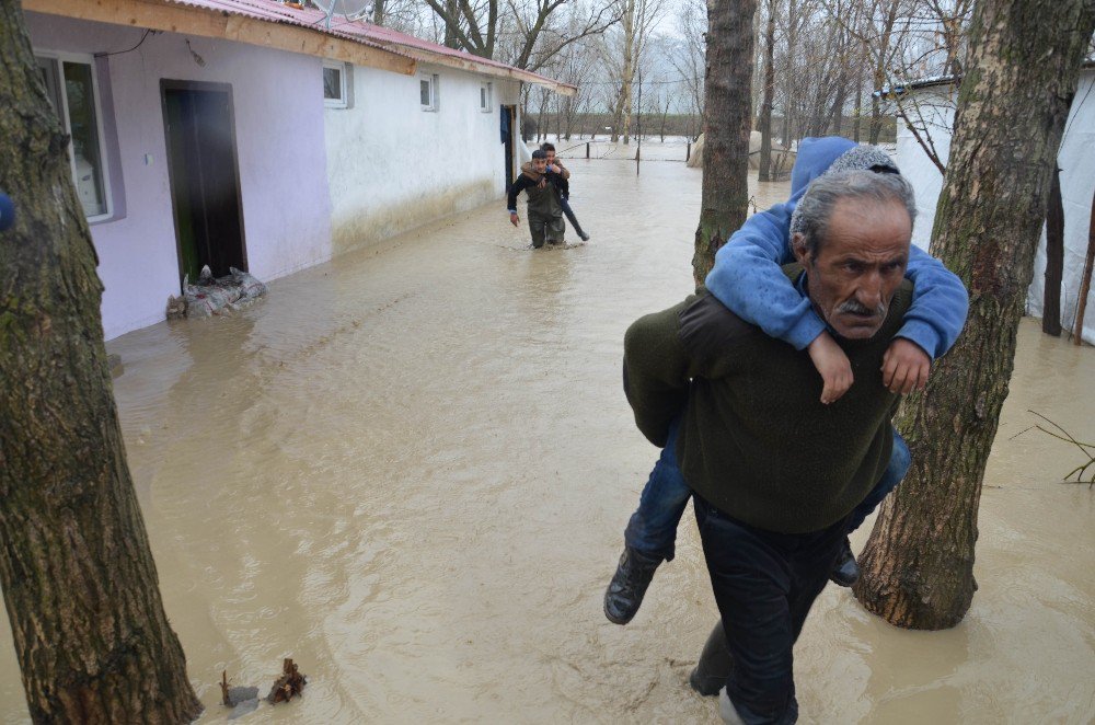 Muş’ta Su Baskını