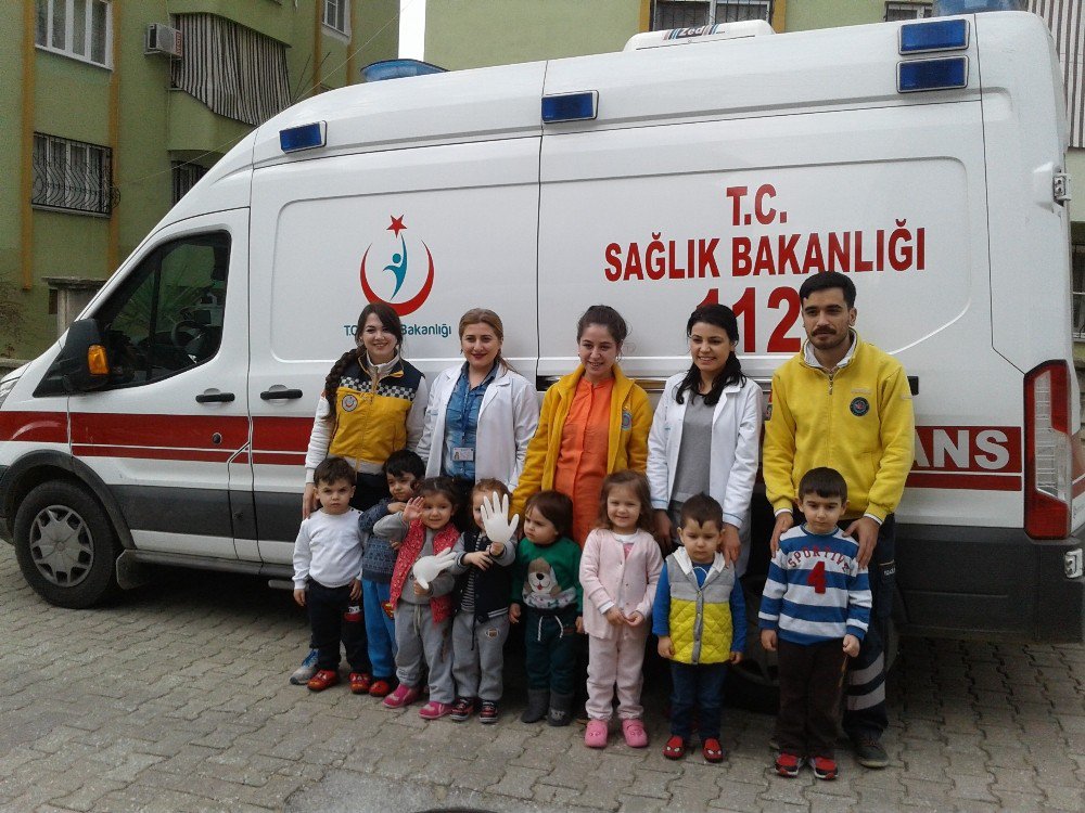 Anaokulu Öğrencilerine Ambulans Tanıtıldı