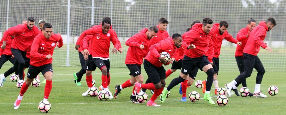 Antalyaspor’da Çalışmalar Sürüyor