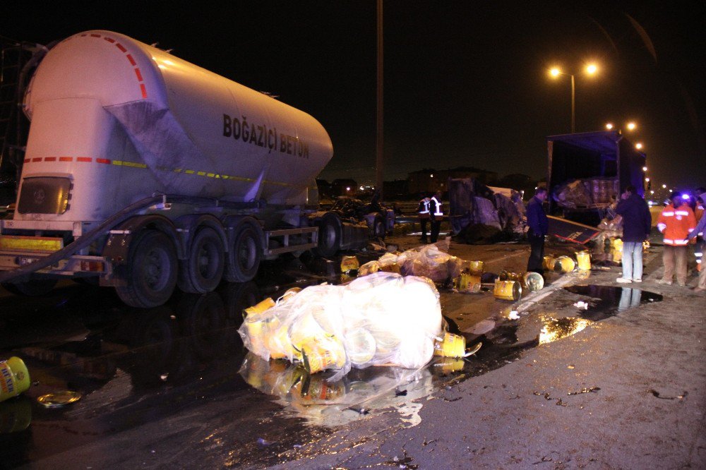 Birbirine Giren İki Tır Tem’i Trafiğe Kapattı: 1 Yaralı