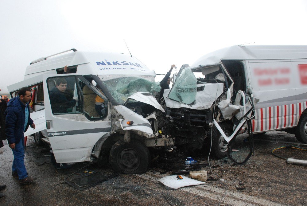 Tokat’ta Trafik Kazası: 16 Yaralı