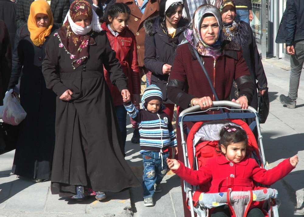 Bölgedeki Anne Ve Bebekler Yyü’ye Emanet