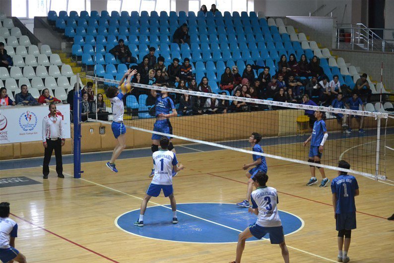 Voleybol Müsabakaları Devam Ediyor