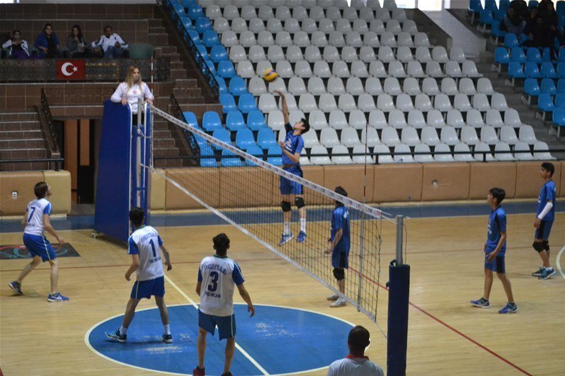 Voleybol Müsabakaları Devam Ediyor