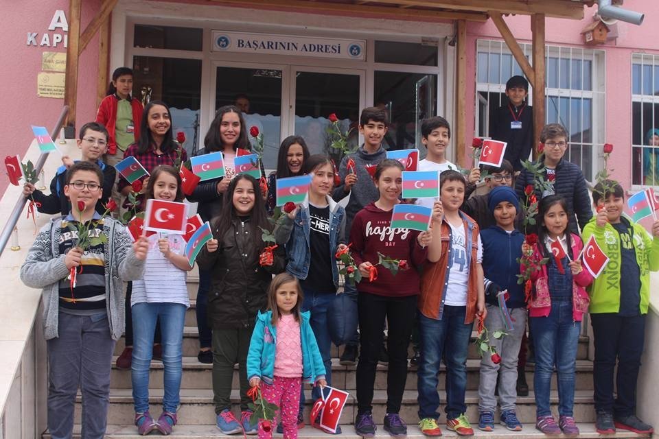 23 Nisan Çocuk Şenliği Kapsamında İlk Öğrenci Grubu Azerbaycan’dan Geldi