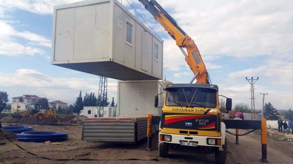 Depremzedeler İçin Konteynırlar Kurulmaya Başladı