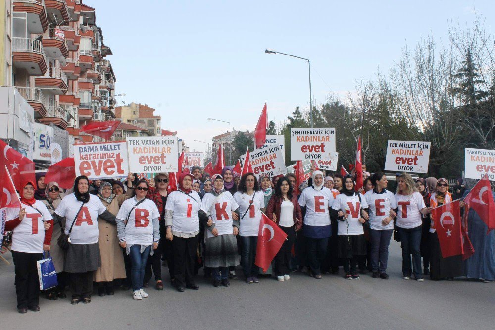 Afyonkarahisar’da Bakan Eroğlu’nun Katılımı İle “Evet” Yürüyüşü Düzenlendi