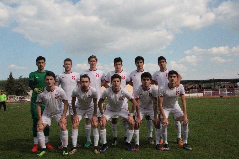 U17 Türkiye Şampiyonası 2. Kademe Müsabakalarından İstanbul Ve Eskişehir Temsilcileri Finale Adını Yazdırdı