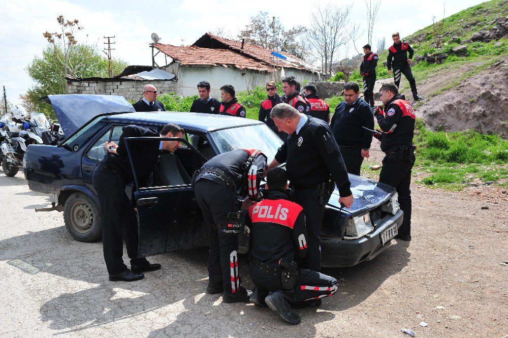 Polisin “Dur” İhtarına Uymayan Otomobil Terk Edilmiş Halde Bulundu