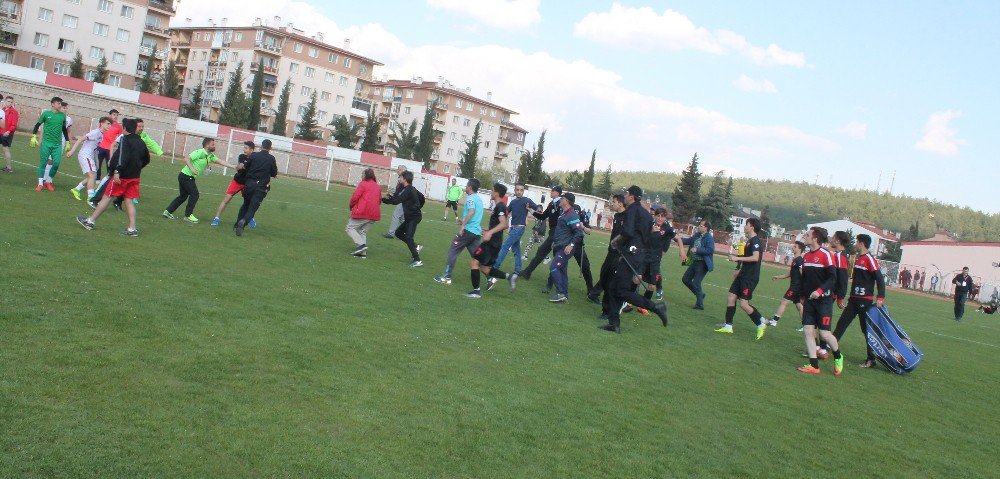 U17 Türkiye Şampiyonası 2. Kademe Final Maçı Sonrası Saha Karıştı