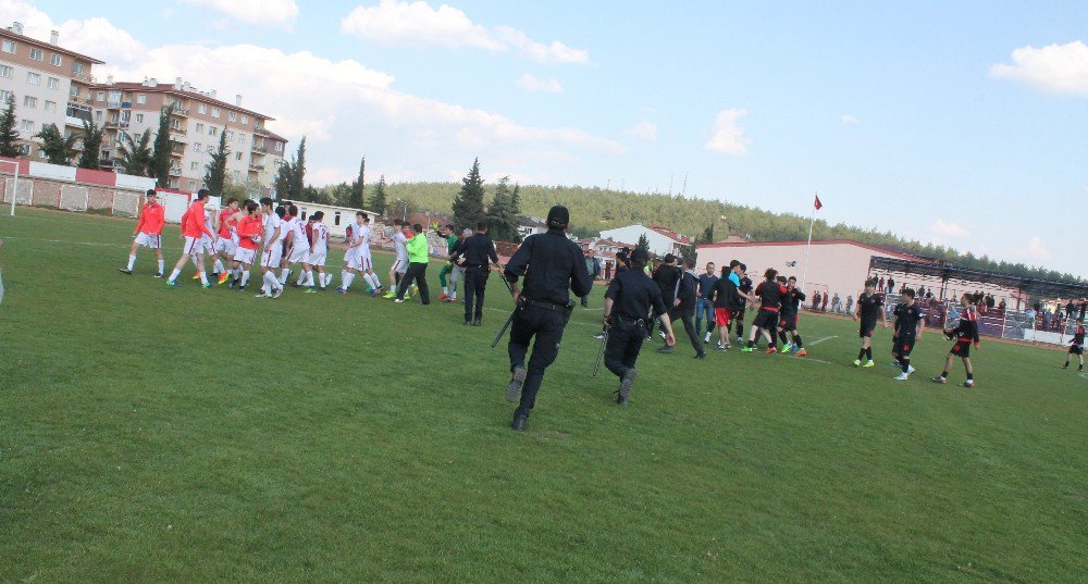 U17 Türkiye Şampiyonası 2. Kademe Final Maçı Sonrası Saha Karıştı