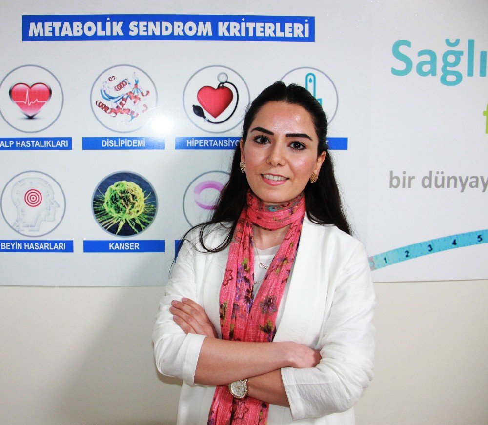 Diyetisyen Tarhan: "Kuşburnu İle Tansiyon Dengelenebilir"