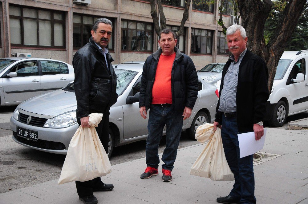 Eskişehir’de Oy Torbaları Sandık Başkanlarına Teslim Edilmeye Başlandı