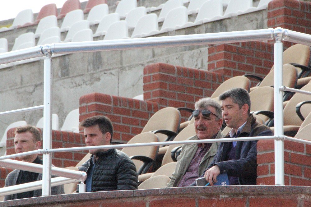 Bakan Yardımcısının “Depreme Dayanıksız” Dediği Edebali Stadının Beton Tribünleri Hala İzleyicileri Ağırlıyor