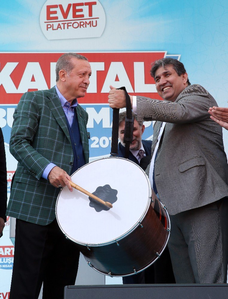 Cumhurbaşkanı Erdoğan Davul Çaldı