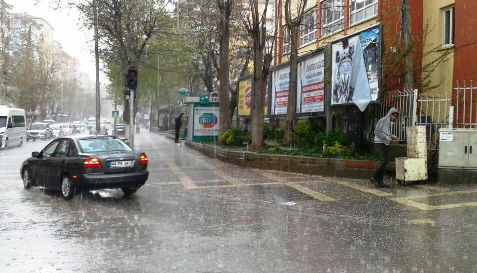 Malatya’da Sağanak Yağış Etkili Oluyor