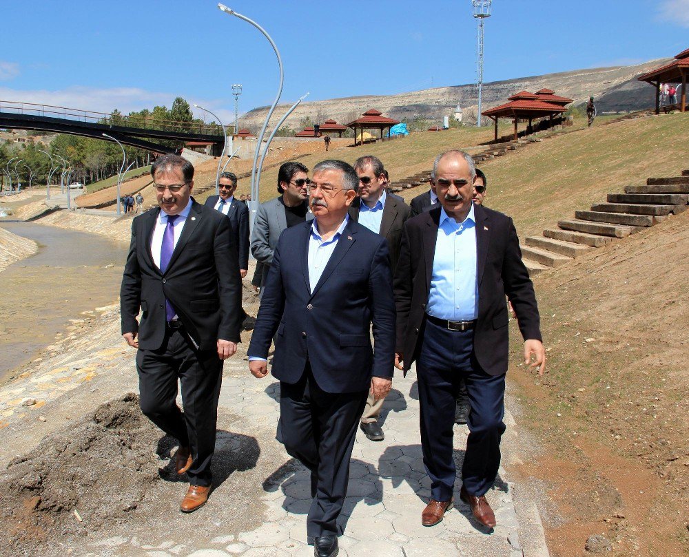 Bakan Yılmaz: "Meslek Eğitimi Memleket Meselesi"