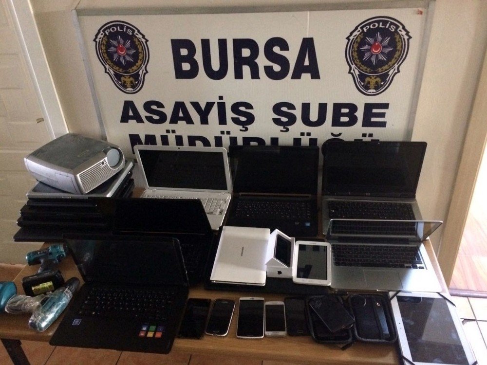 Suç Makinesi Önce Kameraya, Sonra Polise Yakalandı