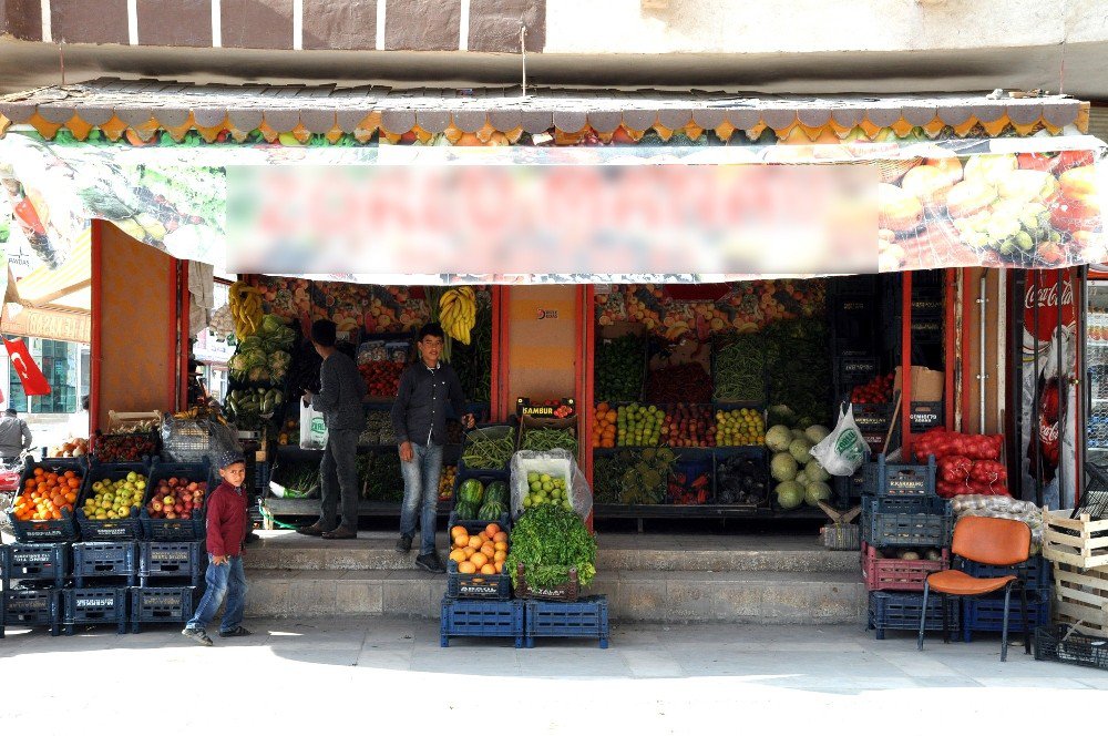 Tüfekli Saldırıda Kendini Domatesle Savundu