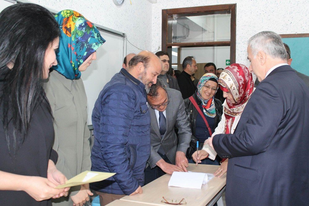 Kayseri Valisi Süleyman Kamçı Oyunu Kullandı