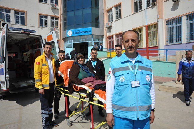 Gaziantep’te Yaşlı Ve Engelli Vatandaşlar Ambulanslarla Sandığa Taşındı