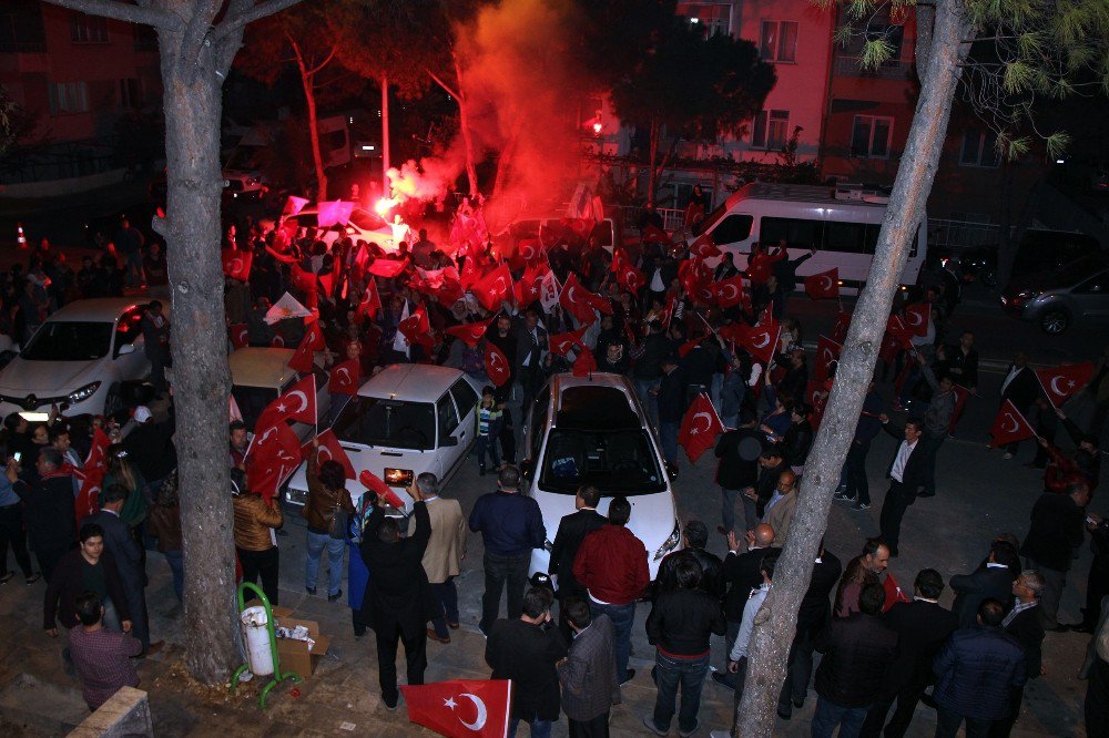 Muğla Ak Parti’de Referandum Kutlaması