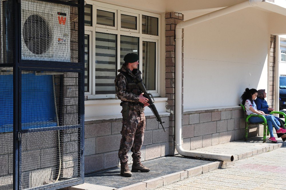 Tbmm Başkanı Ve Genelkurmay Başkanının Oy Kullanacağı Okulda Yoğun Güvenlik Önlemleri