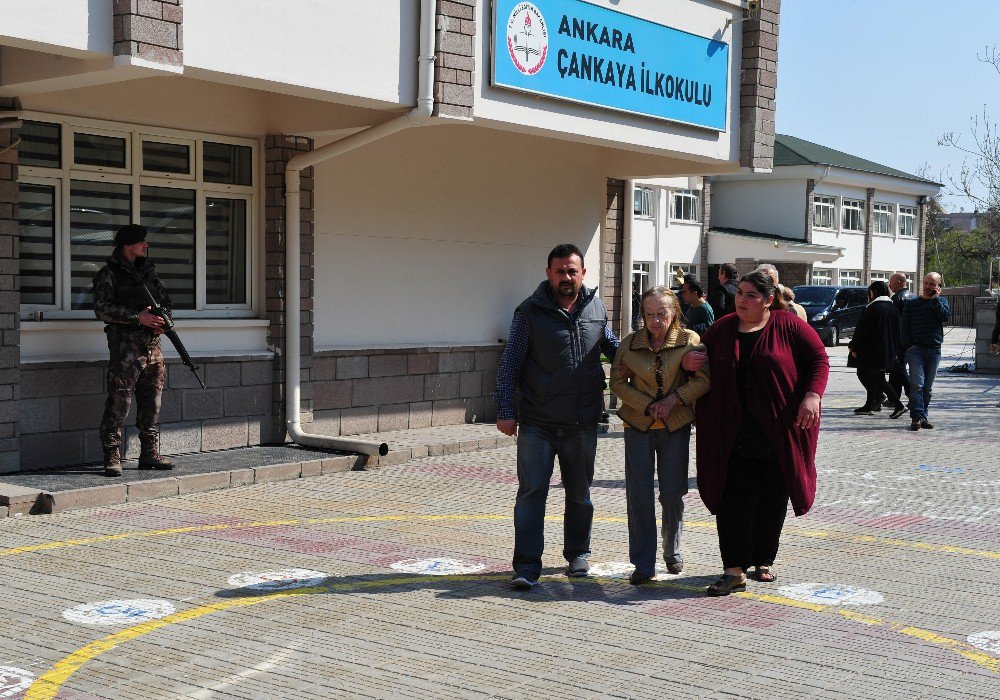 Tbmm Başkanı Ve Genelkurmay Başkanının Oy Kullanacağı Okulda Yoğun Güvenlik Önlemleri