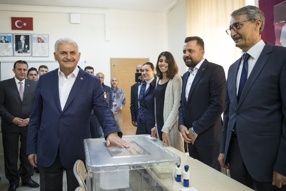 Başbakan Yıldırım Oyunu İzmir’de Kullandı