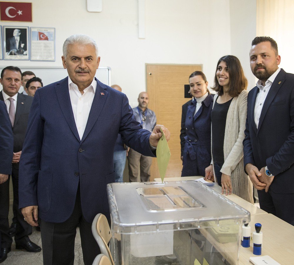 Başbakan Yıldırım Oyunu İzmir’de Kullandı