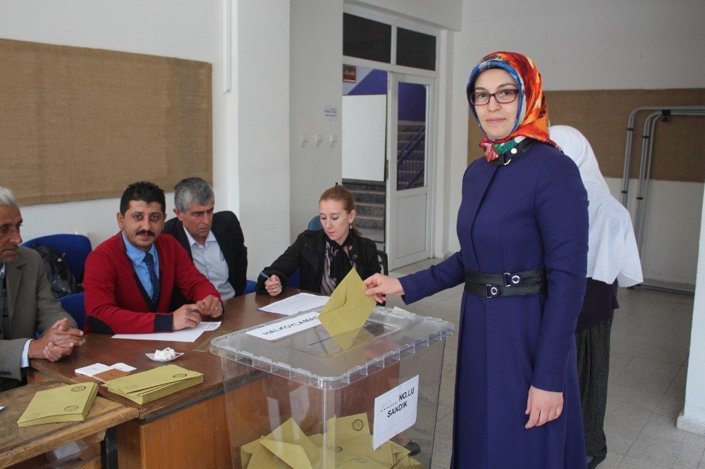 Başkan Güler, Ailesi İle Birlikte Sandıkta