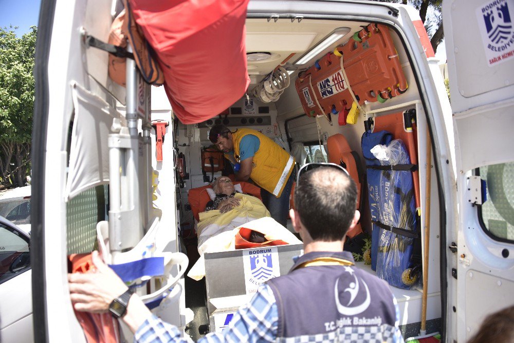 Ünlü Oyuncunun Kayınvalidesi Oy Kullanmaya Ambulansla Geldi