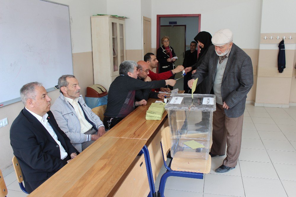 Afyonkarahisar’da Oy Verme İşlemi Başladı