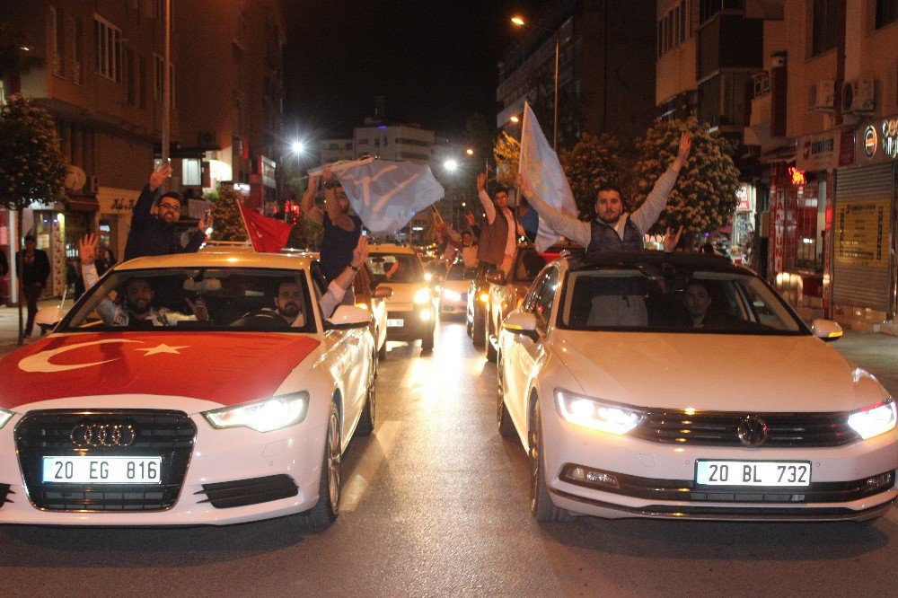 Denizli’de ‘Evet’ Sonuçları Coşkuyla Kutlandı