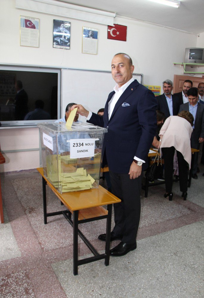 Dışişleri Bakanı Çavuşoğlu Oyunu Alanya’da Kullandı