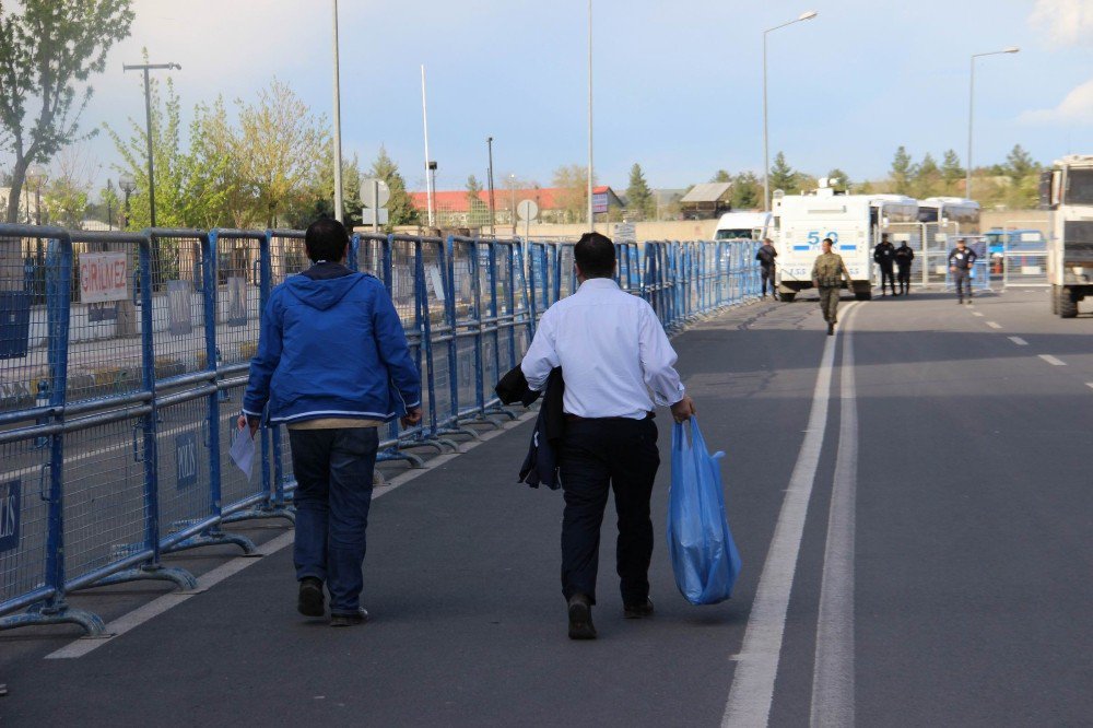 Diyarbakır’da Oy Torbaları Gelmeye Devam Ediyor