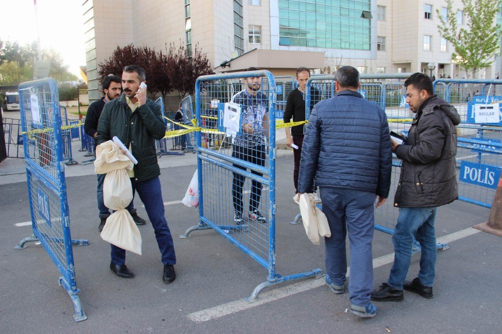 Diyarbakır’da Oy Torbaları Gelmeye Devam Ediyor