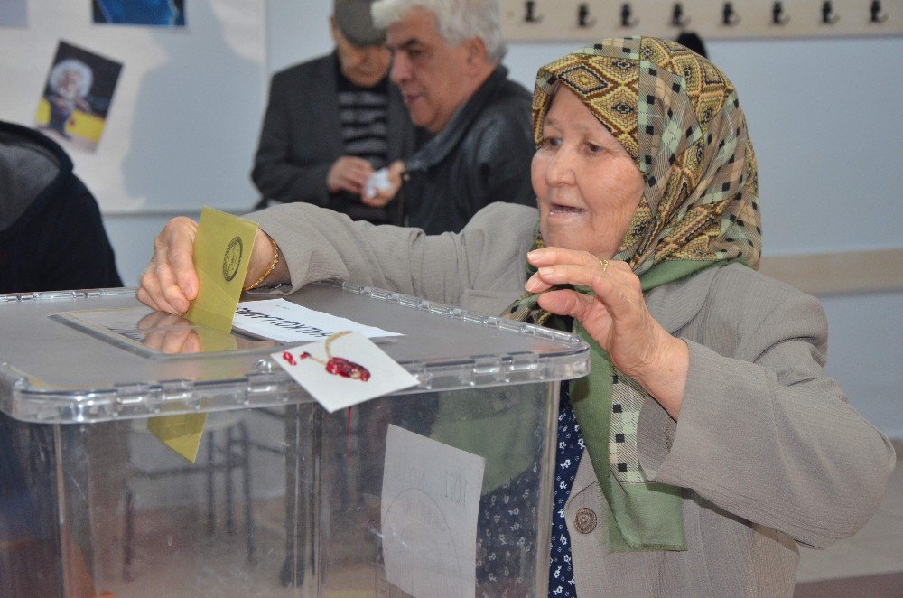 Eskişehir’de İlk Oylar Atıldı