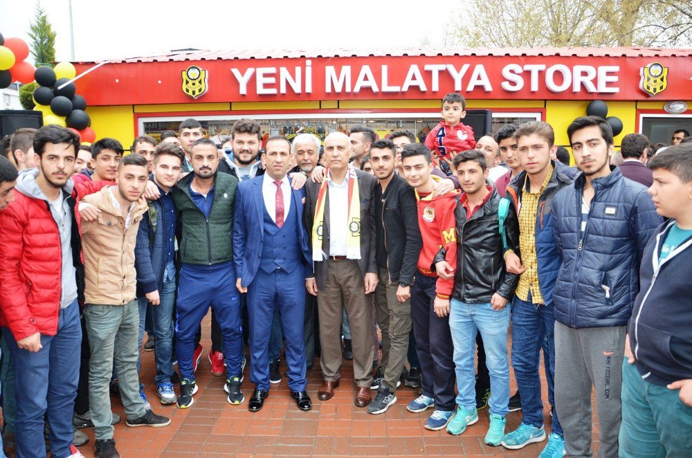 Evkur Yeni Malatyaspor’un Lisanslı Ürün Satış Mağazası Açıldı