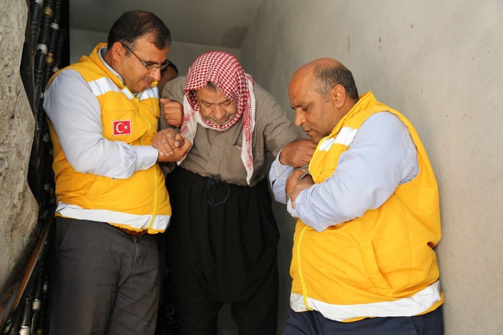 Şanlıurfa’da Yaşlı Ve Engelliler Sandığa Sedyede Götürüldü