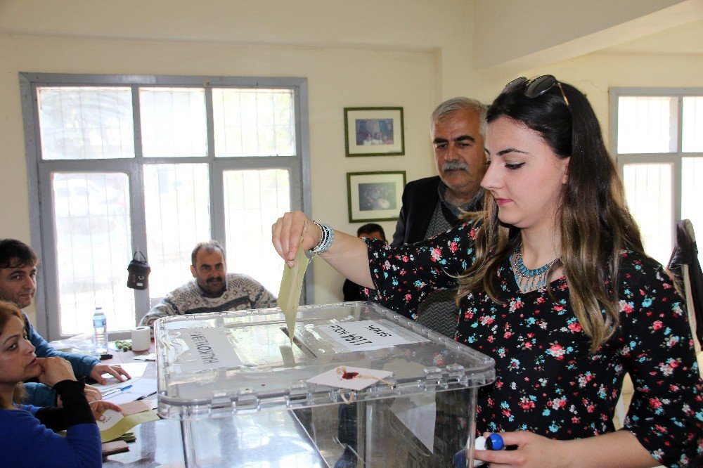 Ermeni Asıllı Türk Vatandaşları Sandık Başında