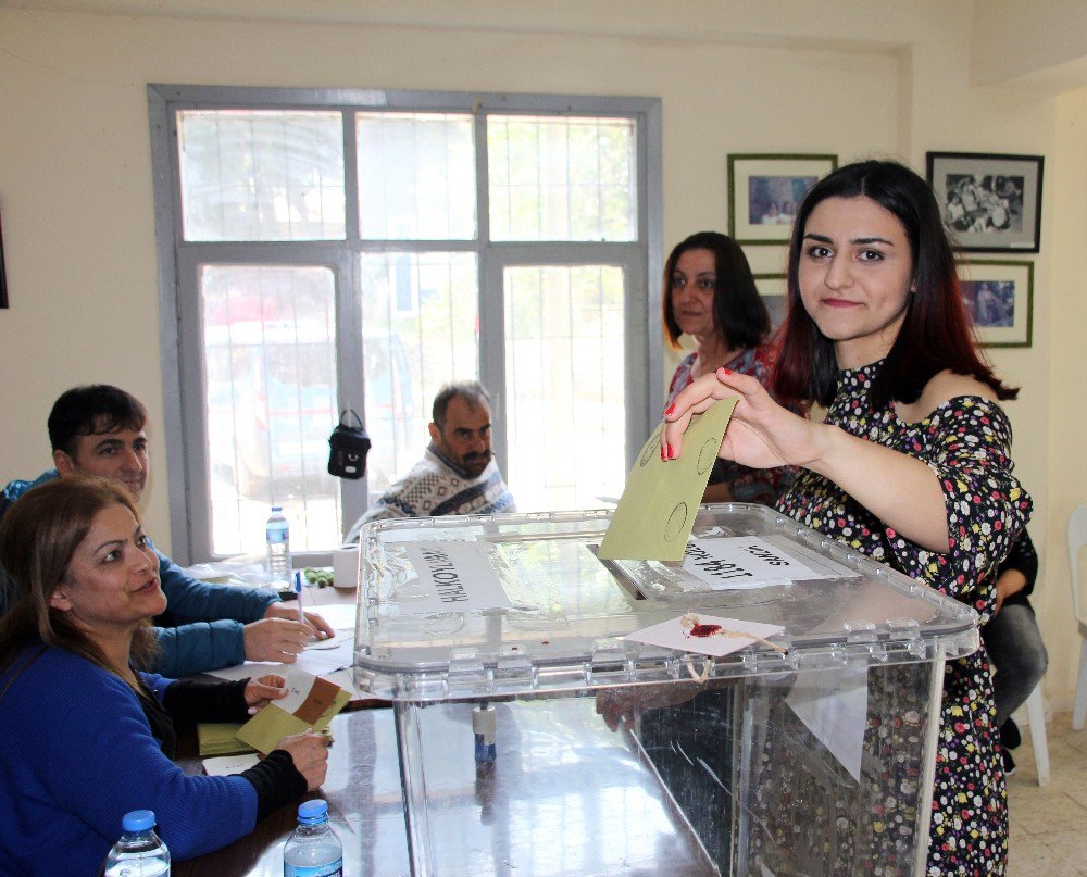 Ermeni Asıllı Türk Vatandaşları Sandık Başında