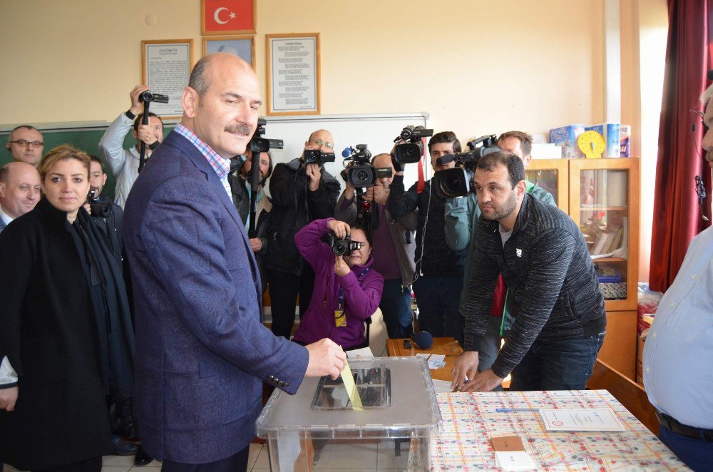 İçişleri Bakanı Soylu Referandumda Oyunu Trabzon’da Kullandı