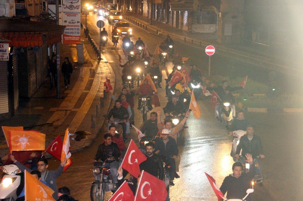 Kilis’te, Ak Partililer Referandum Zaferi Turu Attı