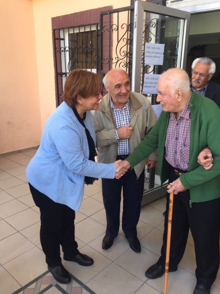 Başkan Pekdaş Anne Ve Babasıyla Sandığa Gitti